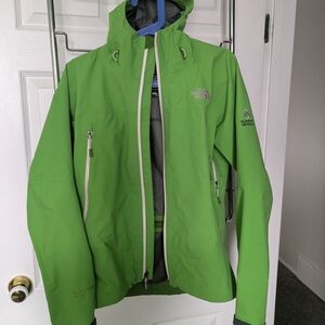 The North Face Women's Vibrant Green Ski Jacket Gore-tex